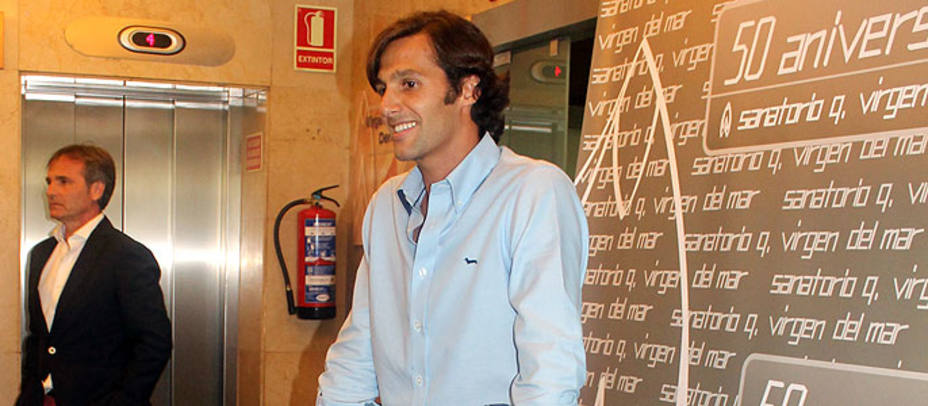 David Mora al abandonar el Hospital Virgen del Mar de Madrid. SORAYA