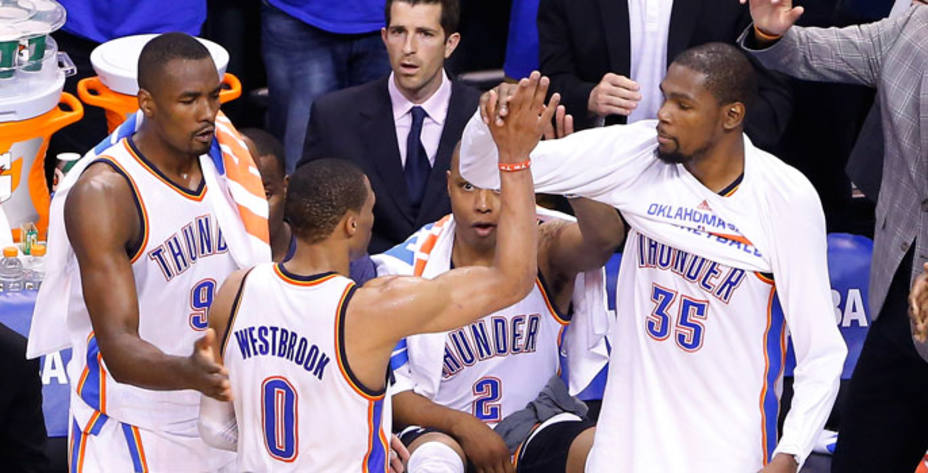 Durant y Westbrook volvieron a liderar a los Thunder. Reuters.