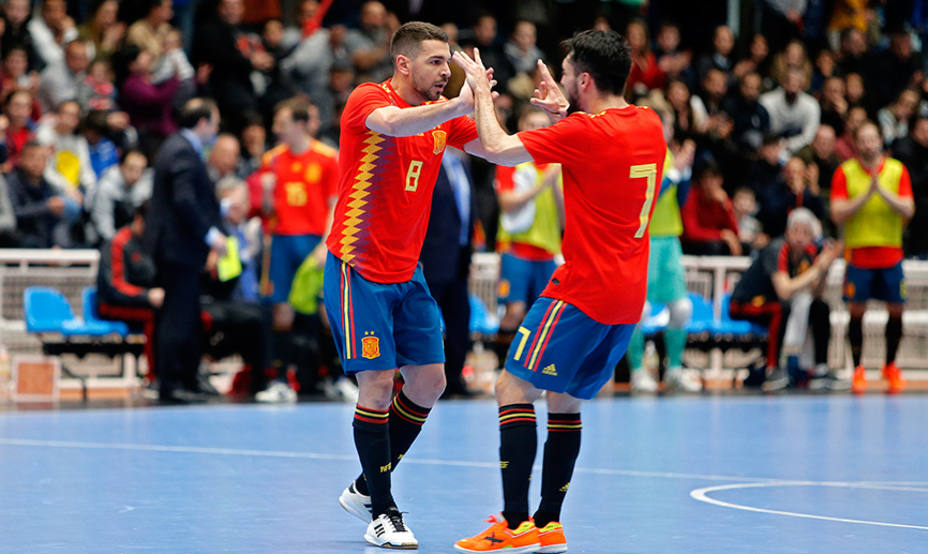 Andresito celebra el gol marcado para España en el amistoso de fútbol sala ante Finlandia (FOTO: SeFutbol)