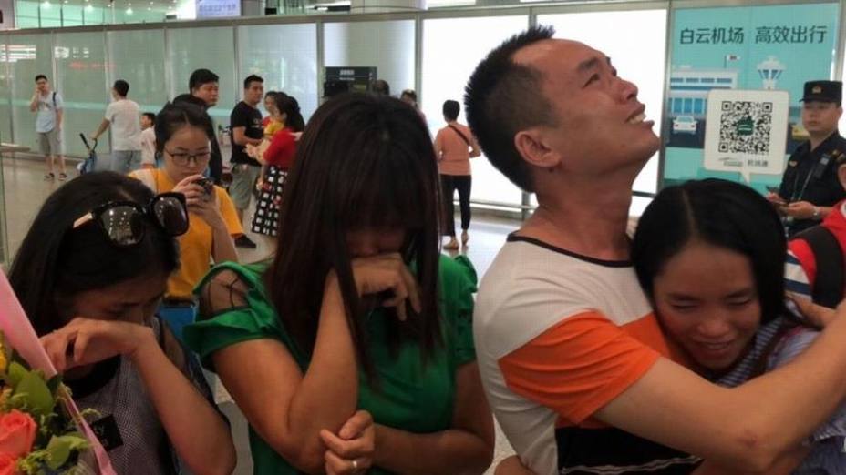 Una joven china se reencuentra con sus padres 13 años después de perderse