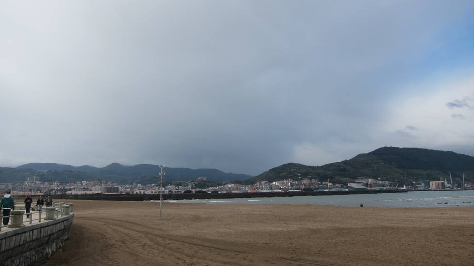 Cielo despejado mañana en casi toda España, salvo el extremo norte peninsular y Baleares, con nubes, lluvias y tormentas