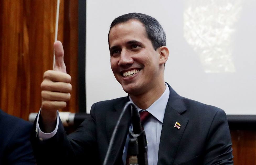 EE.UU advierte a Maduro de que debe dejar el poder en un corto plazo, mientras Guaidó sigue presionando
