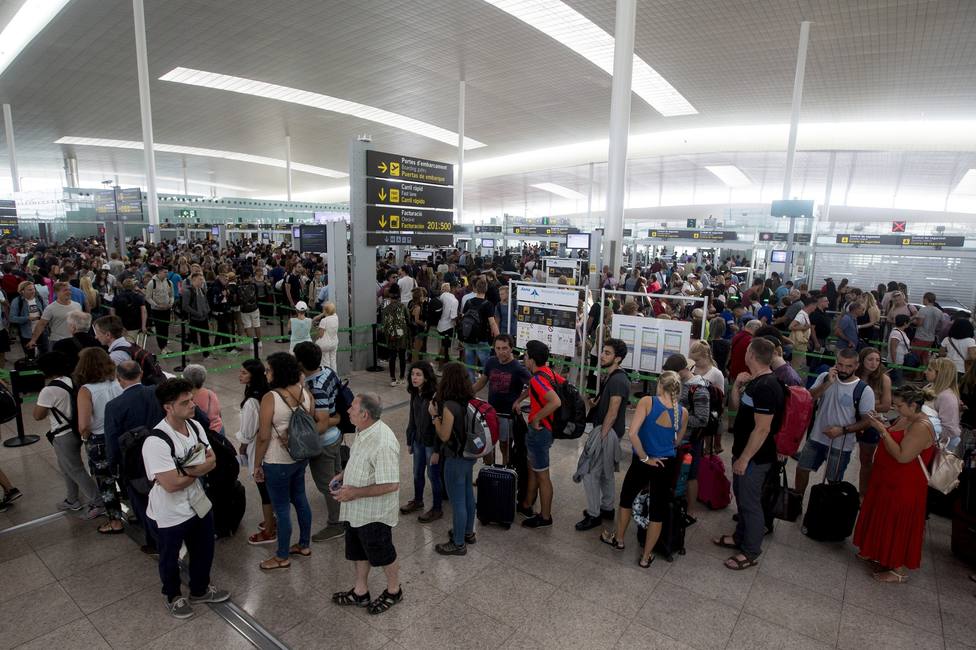 La huelga de los vigilantes de seguridad vuelve a poner a prueba el Aeropuerto de Barcelona-El Prat