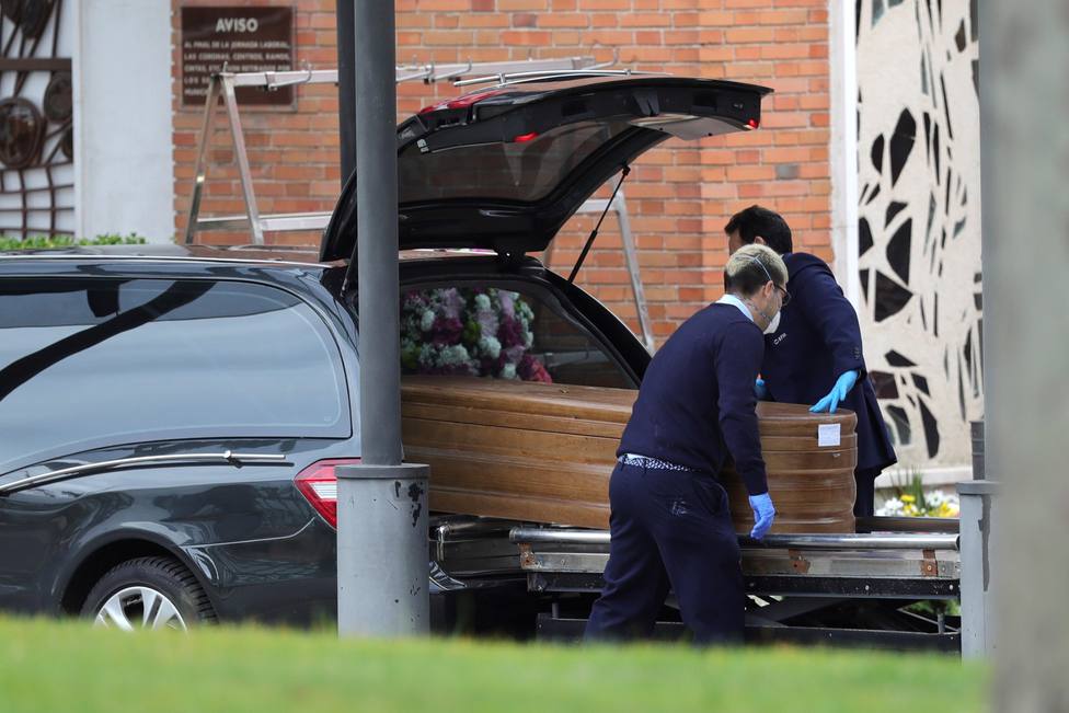La funeraria de Madrid retoma la recogida de fallecidos con coronavirus