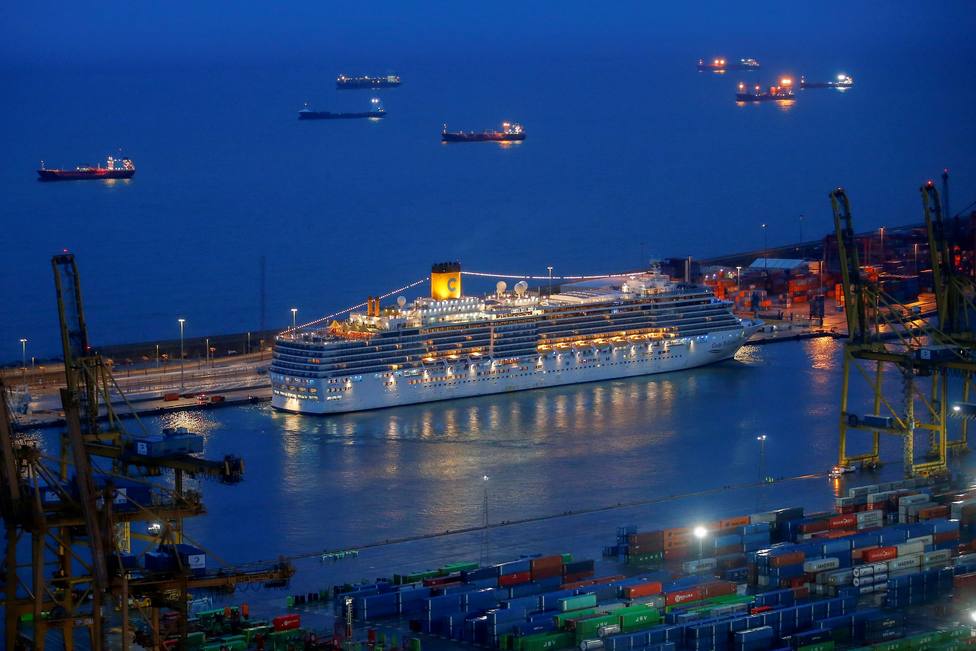 Un crucero con 400 pasajeros, en cuarentena en el Puerto de Barcelona tras un positivo por coronavirus