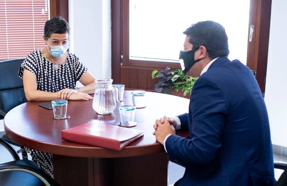 La ministra Laya se reúne con el principal ministro de Gribaltar en Algeciras