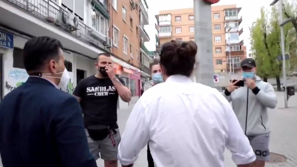 Iglesias increpa a unos manifestantes que le recibían con un saludo fascista