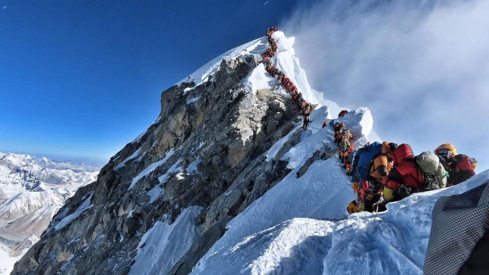 Así te puedes contagiar en el Everest: coronavirus en la cima del mundo
