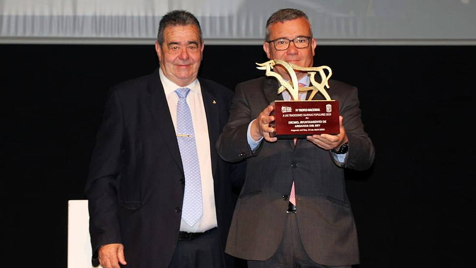 Jorge Fajardo, presidente de la UFTAE, junto a Guillermo Hita, alcalde de Arganda del Rey