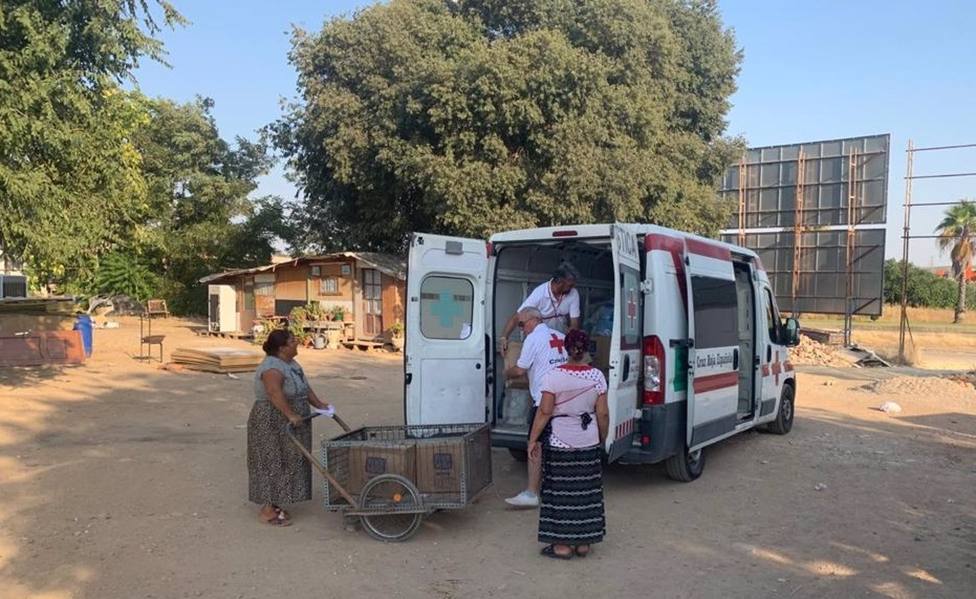 Cruz Roja refuerza su intervención en asentamientos de inmigrantes por el calor