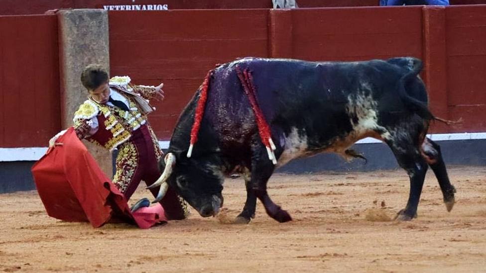 El Juli durante su faena de muleta al toro Ateo de los Hnos. García Jiménez en La Glorieta