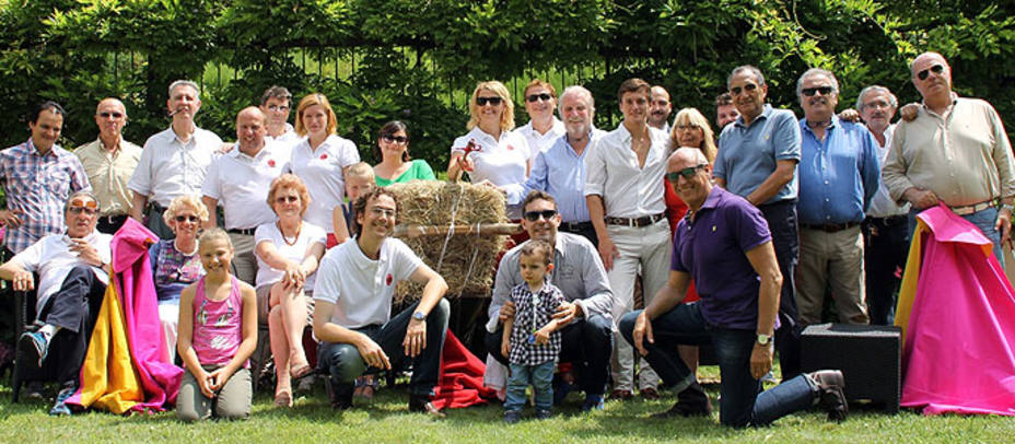 Lama de Góngora junto a los socios del Club Taurino Italiano en Turín