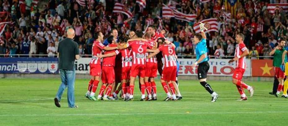 Los jugadores del Girona celebran el pase a la última eliminatoria de ascenso a Primera
