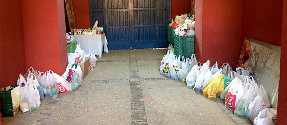 Parte de los alimentos recogidos en las clases prácticas de Huelva. plazadetorosdehuelva.es