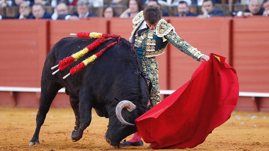 El Juli durante la faena de muleta a Orgullito, el toro de Garcigrande indultado en Sevilla