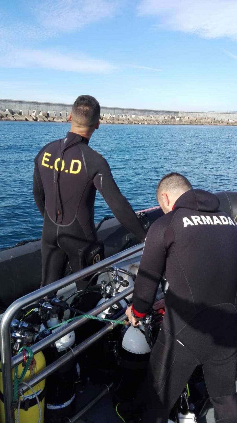 Neutralizan tres proyectiles sumergidos en aguas próximas al Puerto de Barcelona