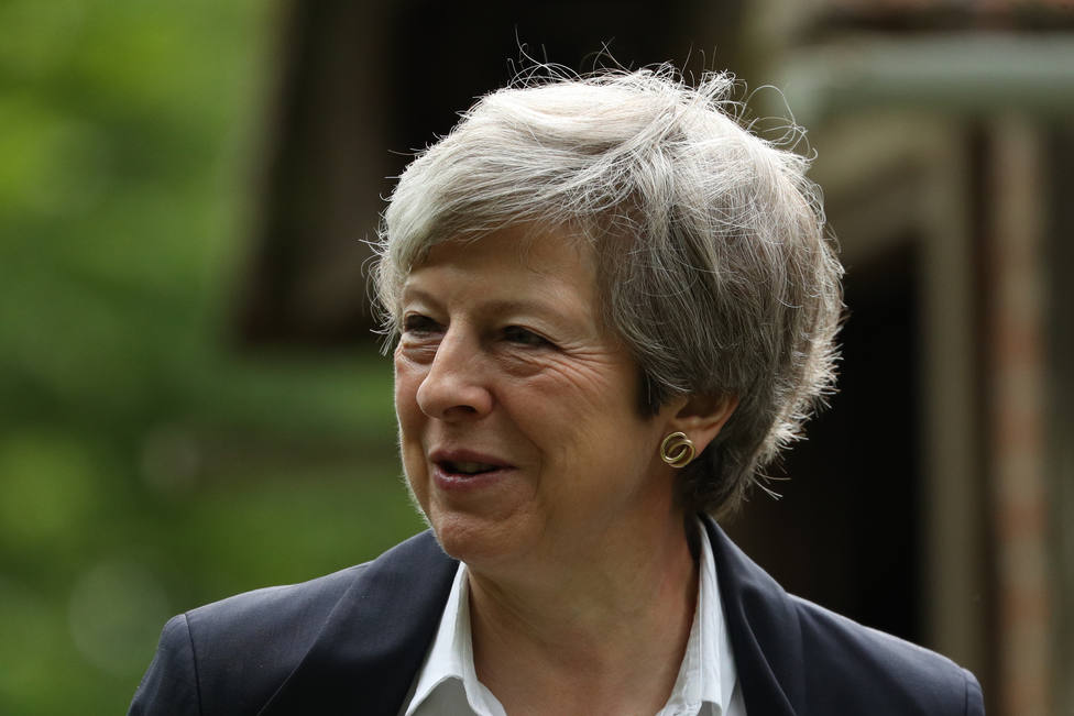 May dice que abandona Downing Street con decepción por dejar pendiente el Brexit