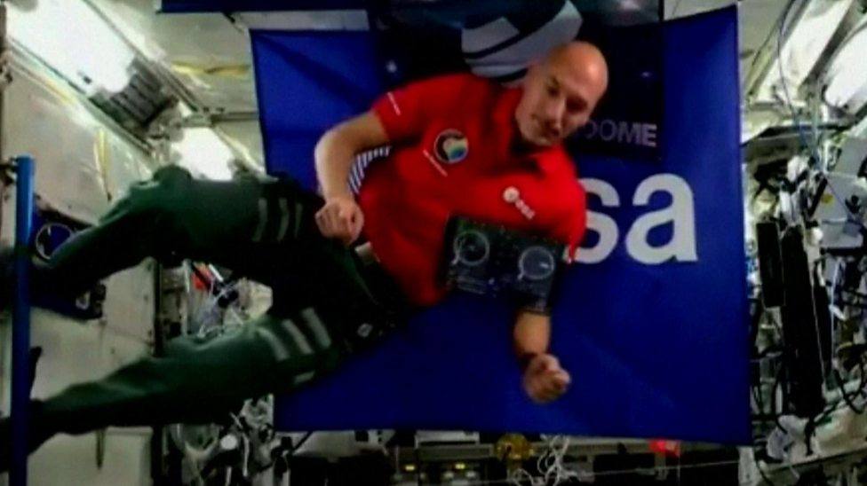 Una astronauta pincha música por primera vez en el espacio