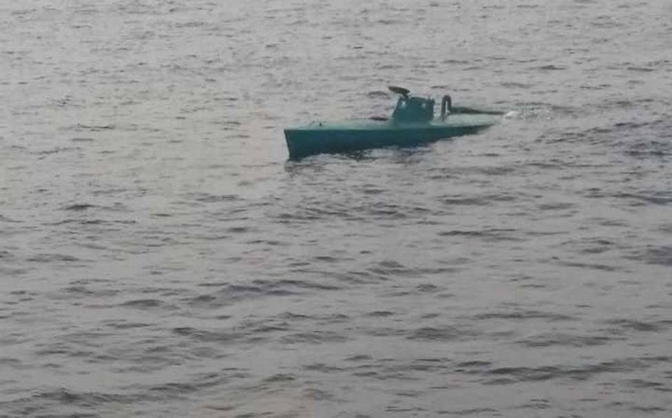 Remolcan el narcosubmarino hundido en Galicia con 3.000 kilos de cocaína