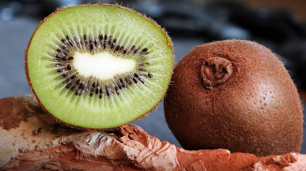 Esto le pasa a tu cuerpo cuando comes kiwi y está muy relacionado con el frío
