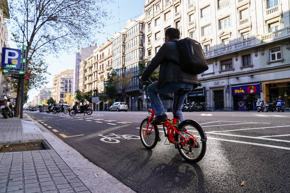 Inagurado el nuevo carril bici en la calle Aragó de Barcelona - AYUNTAMIENTO DE BARCELONA - Archivo