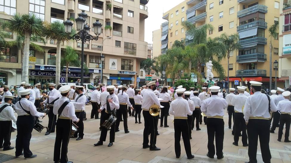 La música en Semana Santa se oye en las calles de Almuñécar, pero en Motril se suspende temporalmente
