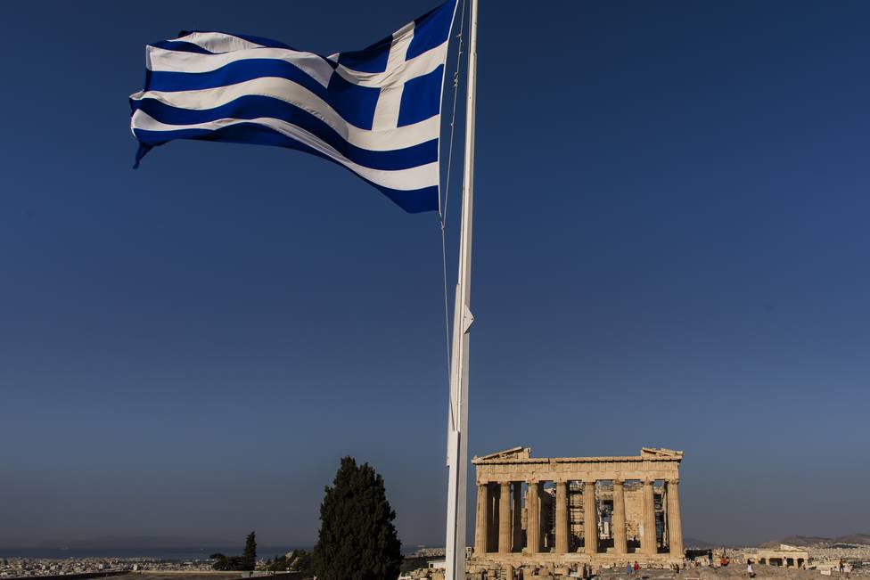 Grecia baraja levantar la cuarentena obligatoria a los turistas la semana que viene