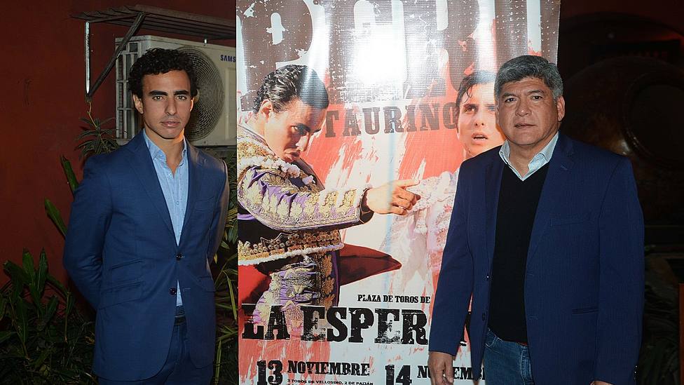 El diestro Joaquín Galdós y el empresario Tito Fernández durante la presentación de los carteles