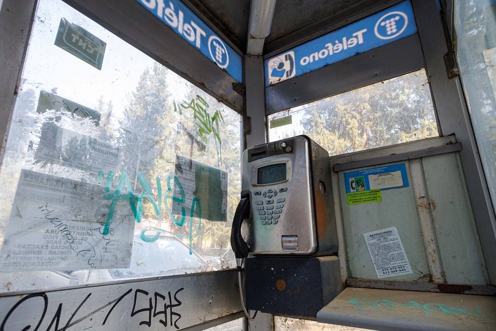 Logroño sustituye quioscos y viejas cabinas telefónicas por tótems electrónicos para promocionar el comercio