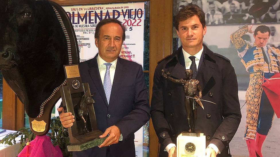 El ganadero Zacarías Moreno y el diestro Daniel Luque, premiados en Colmenar Viejo (Madrid)