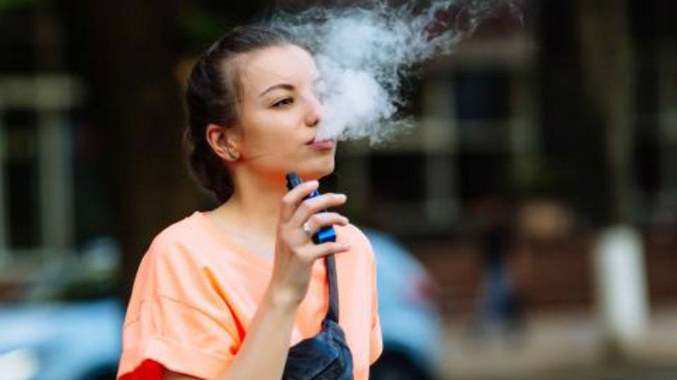 La lista de las sustancias tóxicas que ingieres cuando fumas vaper: incluso si no tiene nicotina