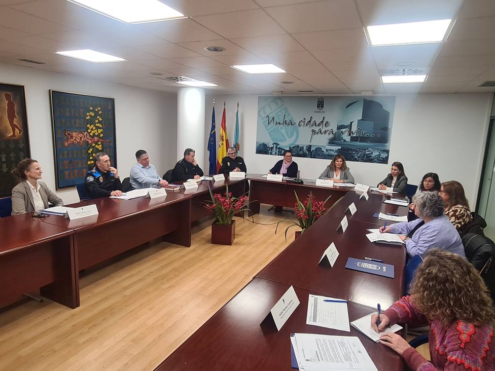 La reunión se celebró en la segunda planta del Ayuntamiento - FOTO: Concello de Narón