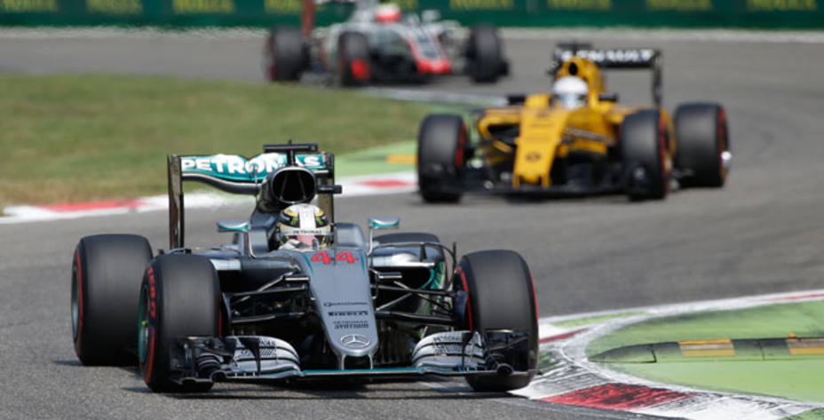 Lewis Hamilton firmó en Monza su séptima pole de la temporada. Reuters.