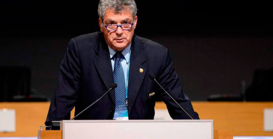 La UEFA se queda con dos candidatos a la presidencia tras la retirarse Villar. Reuters.