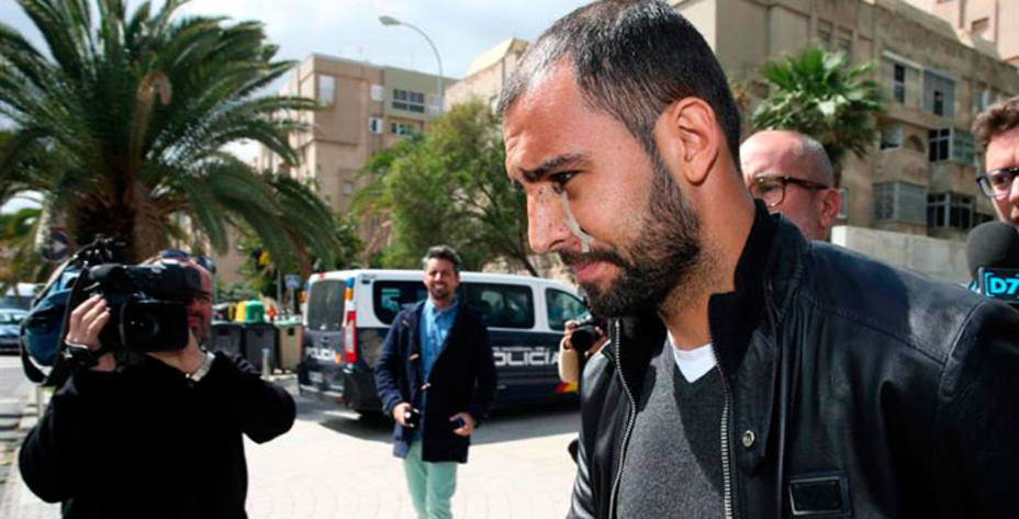 Nauzet Alemán, a la salida del juzgado de Las Palmas tras prestar declaración. EFE.