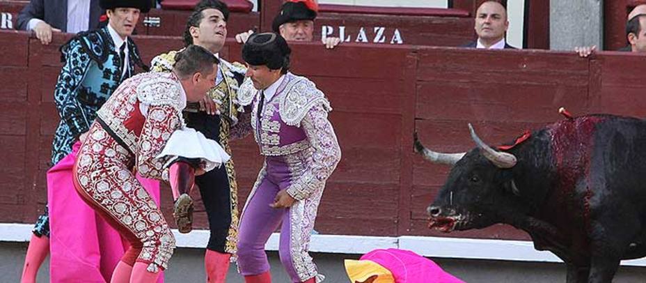 Momento de la grave cornada sufrida por Iván Fandiño en Las Ventas. IVÁN DE ANDRÉS