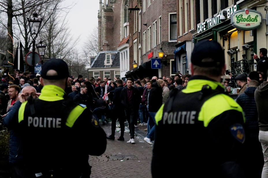 Varios hinchas ingleses han sido detenidos tras generar disturbios en el barrio rojo de Amsterdam