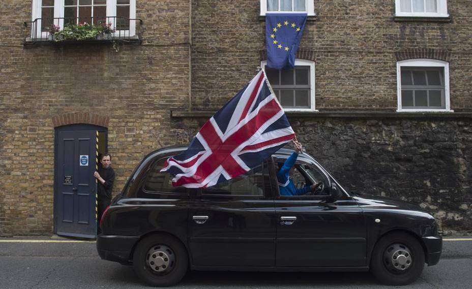 Miles de europeos residentes en Reino Unido, en riesgo de perder sus derechos tras el brexit