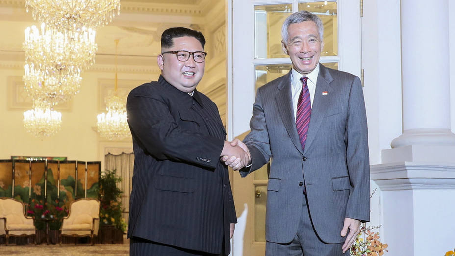Kim Jong-un con el primer ministro de Singapur, Lee Hsien Loong