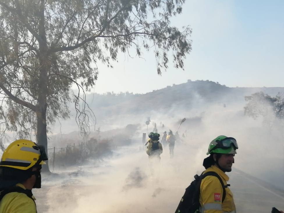 Declarado un incendio en Paterna del Campo (Huelva) en el que intervienen 43 bomberos y diez medios aéreos
