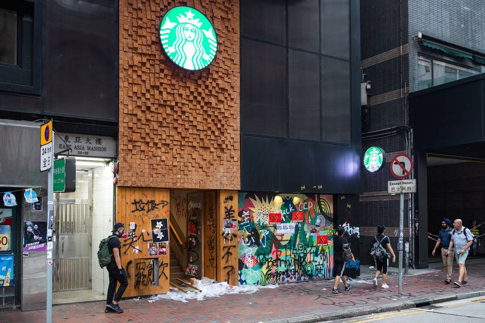 Starbucks cierra más de 2.000 cafeterías en China por el coronavirus