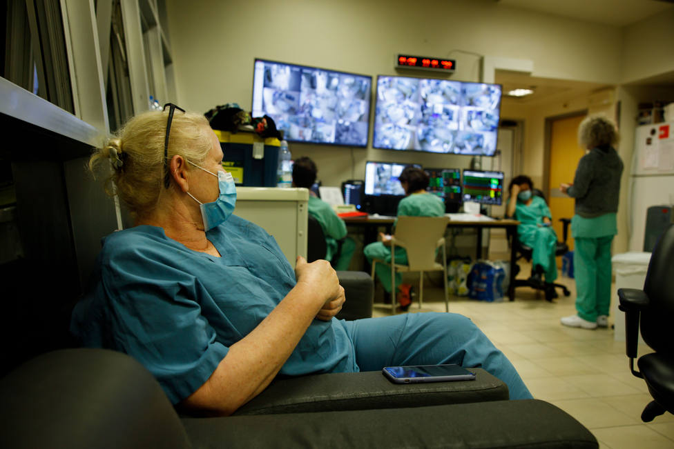 Foto de archivo de la sala de pantallas de una zona de cuidados intensivos - FOTO: Europa Press / Ziv Koren