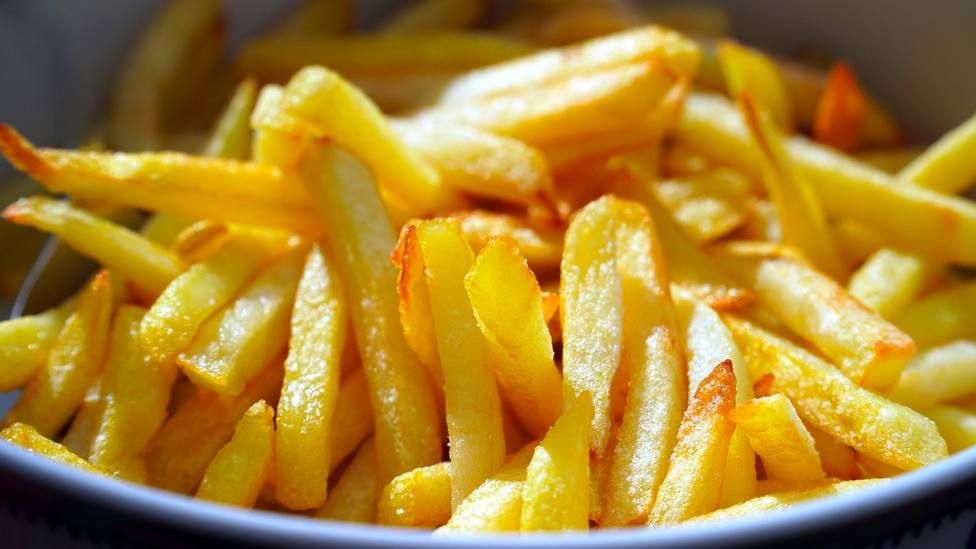 El mortal error que ha cometido una mujer británica haciendo patatas fritas en casa