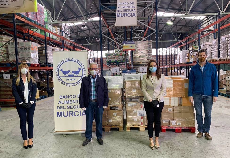 El Banco de Alimentos del Segura en Murcia recibe una entrega por parte de Ana BelÃ©n MartÃ­nez, Directora regional de Relaciones Externas de Mercadona.