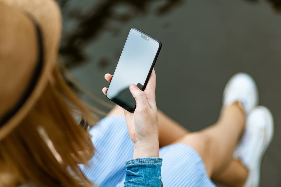 Sigue estos 4 consejos para superar tu adicción al móvil: el minimalismo digital