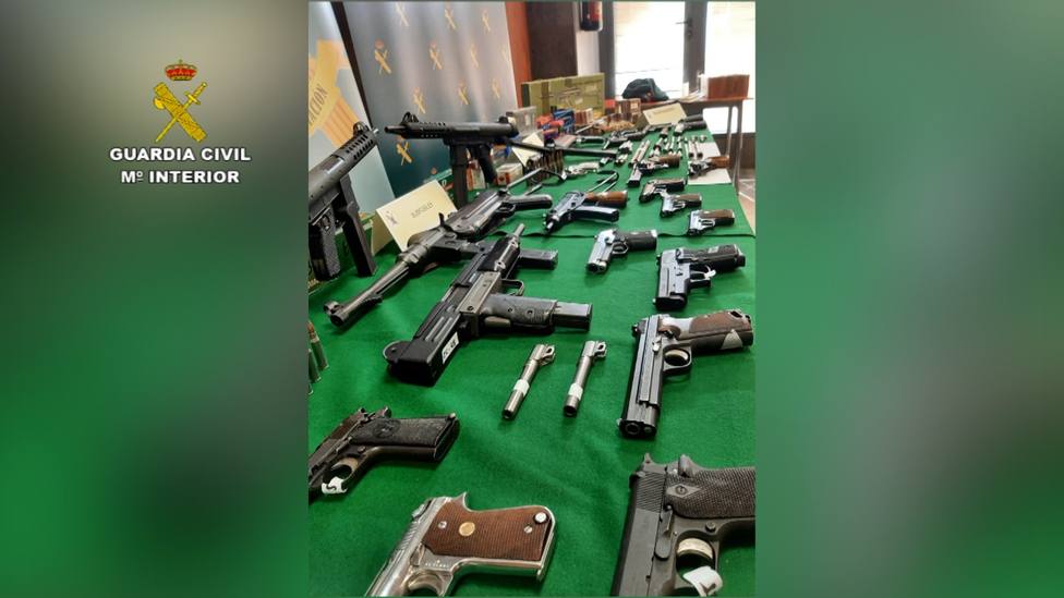 La Guardia Civil desarticula una trama de tráfico y venta ilegal de armas
