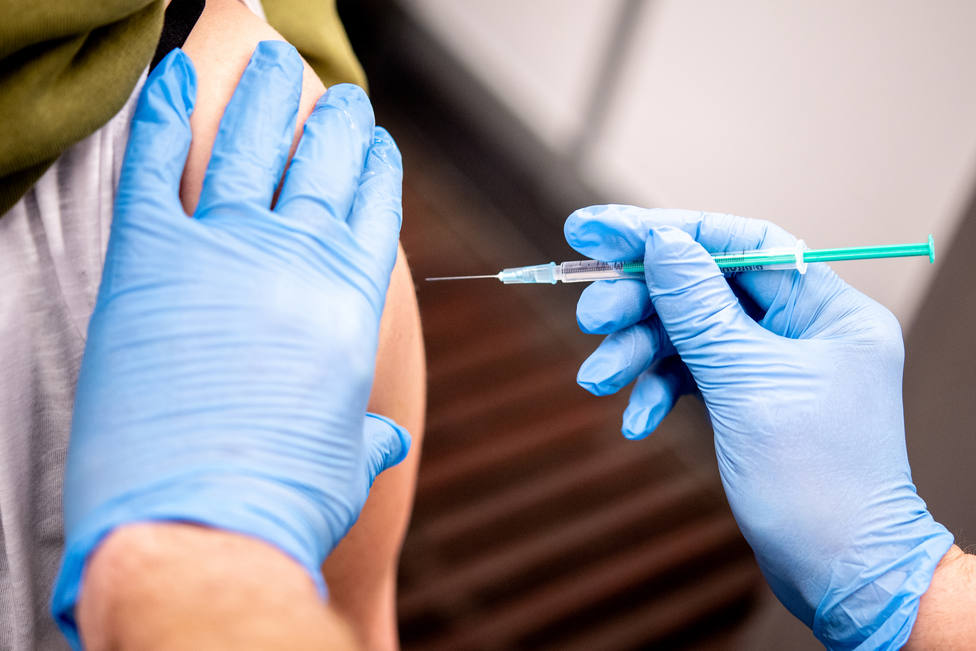 Suecia administrará la vacuna contra la COVID-19 de AstraZeneca a los ciudadanos mayores de 65 años