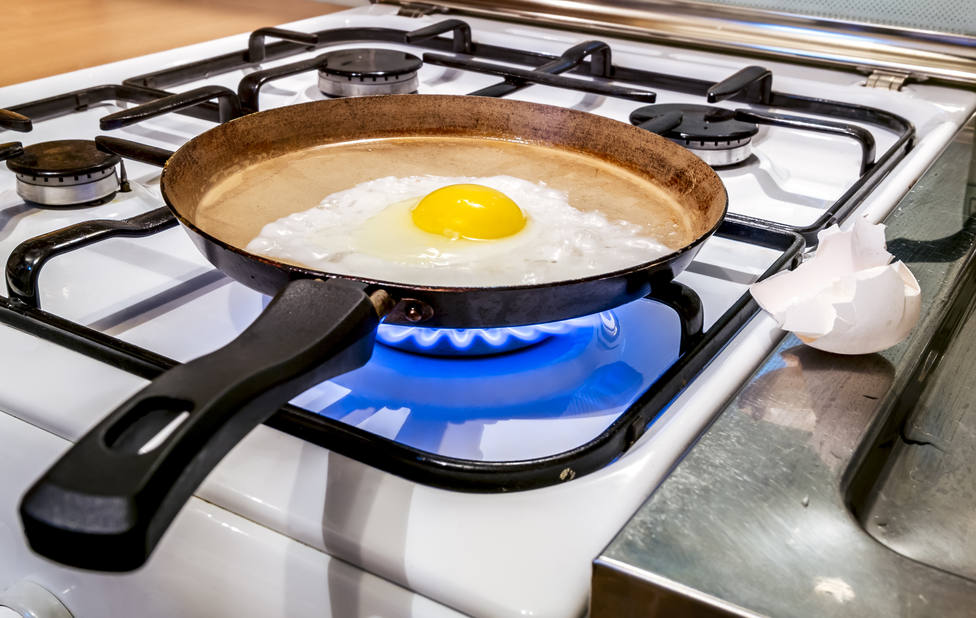 El truco infalible para evitar que la yema del huevo se rompa al freírlo