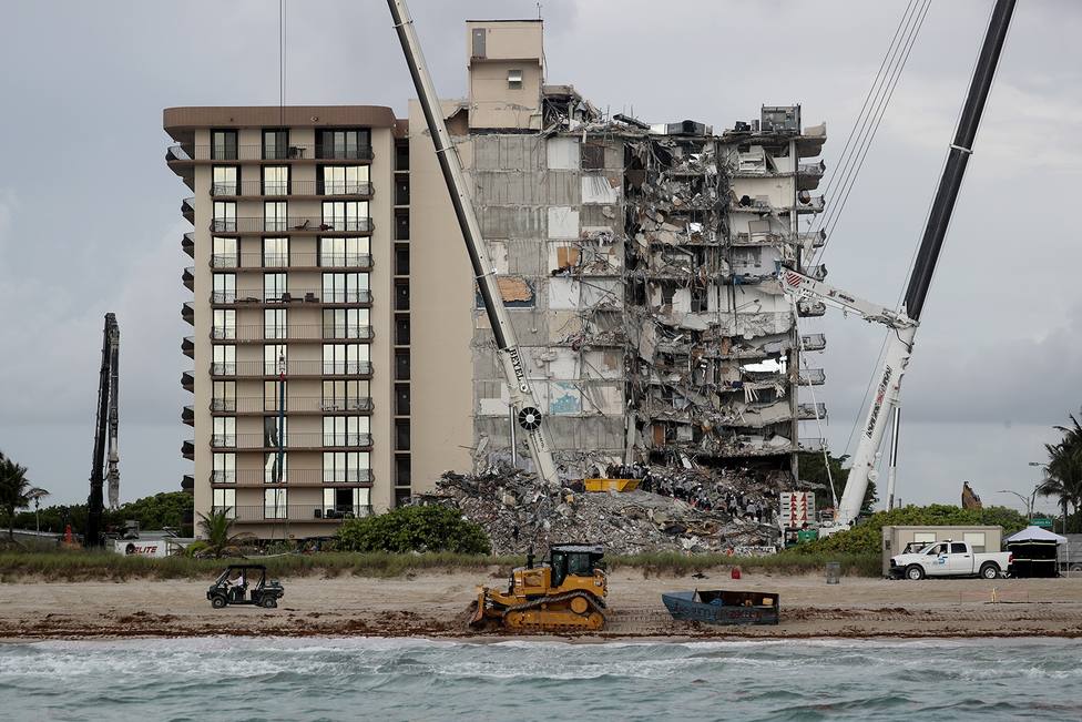 La demolición del edificio sinestrado en Miami podría comenzar esta noche