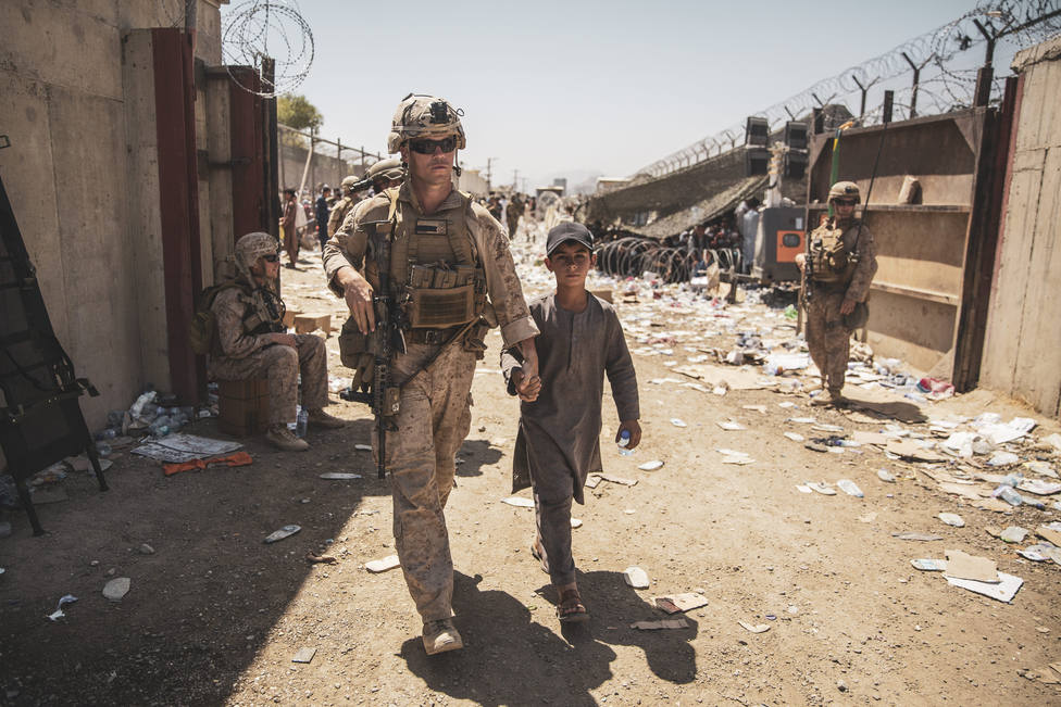 Biden recibe los restos de los 13 soldados de EEUU muertos en el atentado de Kabul